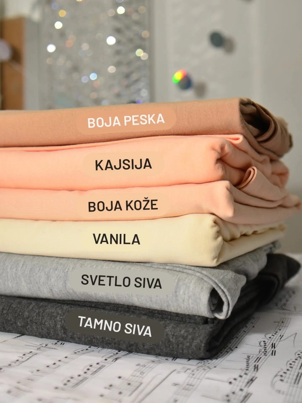 Složene marame u različitim bojama